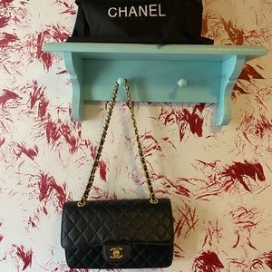 Chanel Medium classic double flap ( not authentic.)